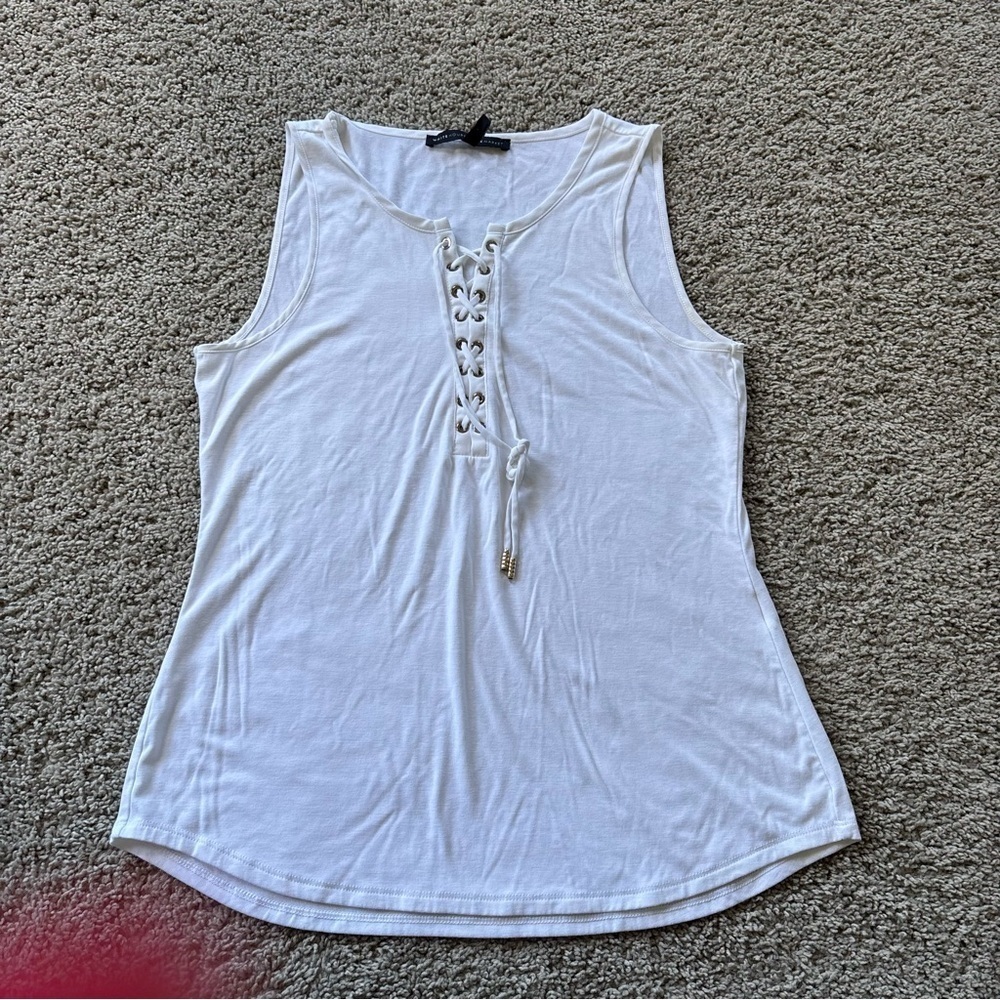 White House Black Market White Lace-Up Sleeveless Top Size Medium - Picture 3 of 6